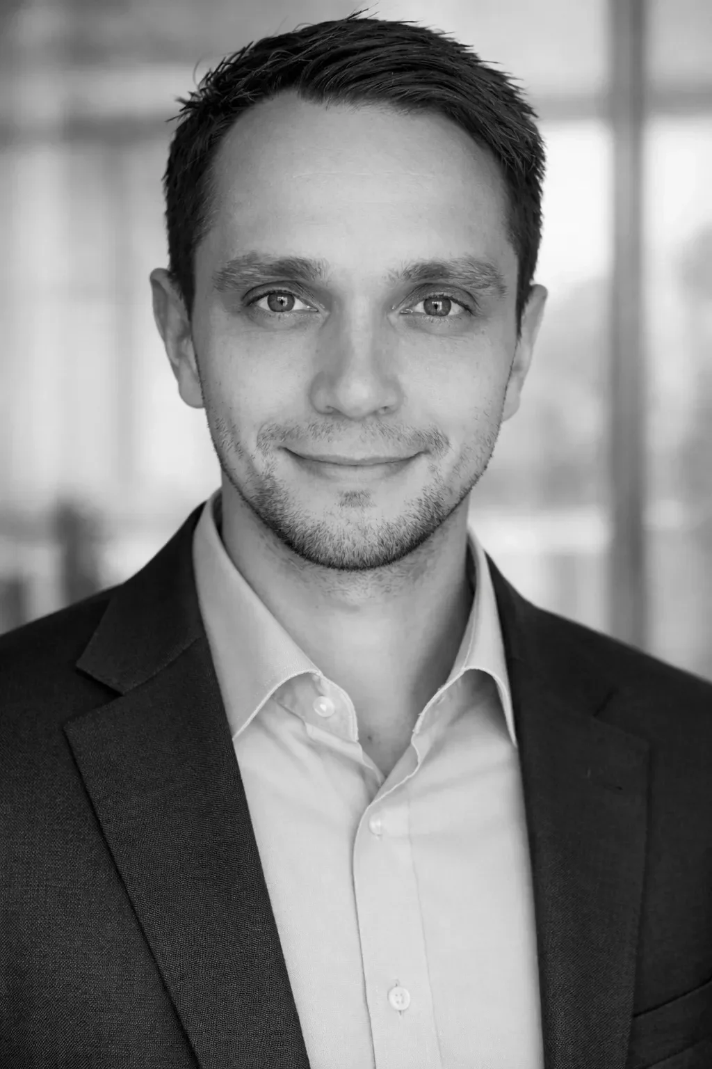 Portrait von Kim Winkler, Personal- und Businesscoach sowie psychologischer Berater, Moderation, Konfliktklärung und Prozessbegleitung im